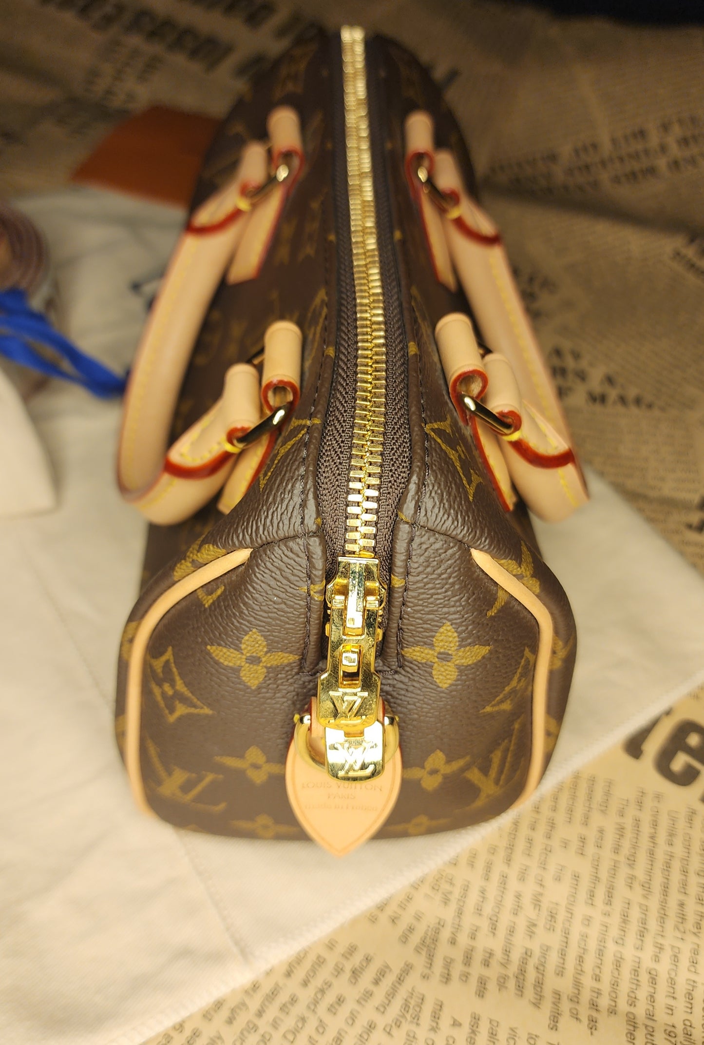 Louis Vuitton Speedy Bandouliere 20 Monogram Canvas Crossbody Handbag with Dust Bag & Strap