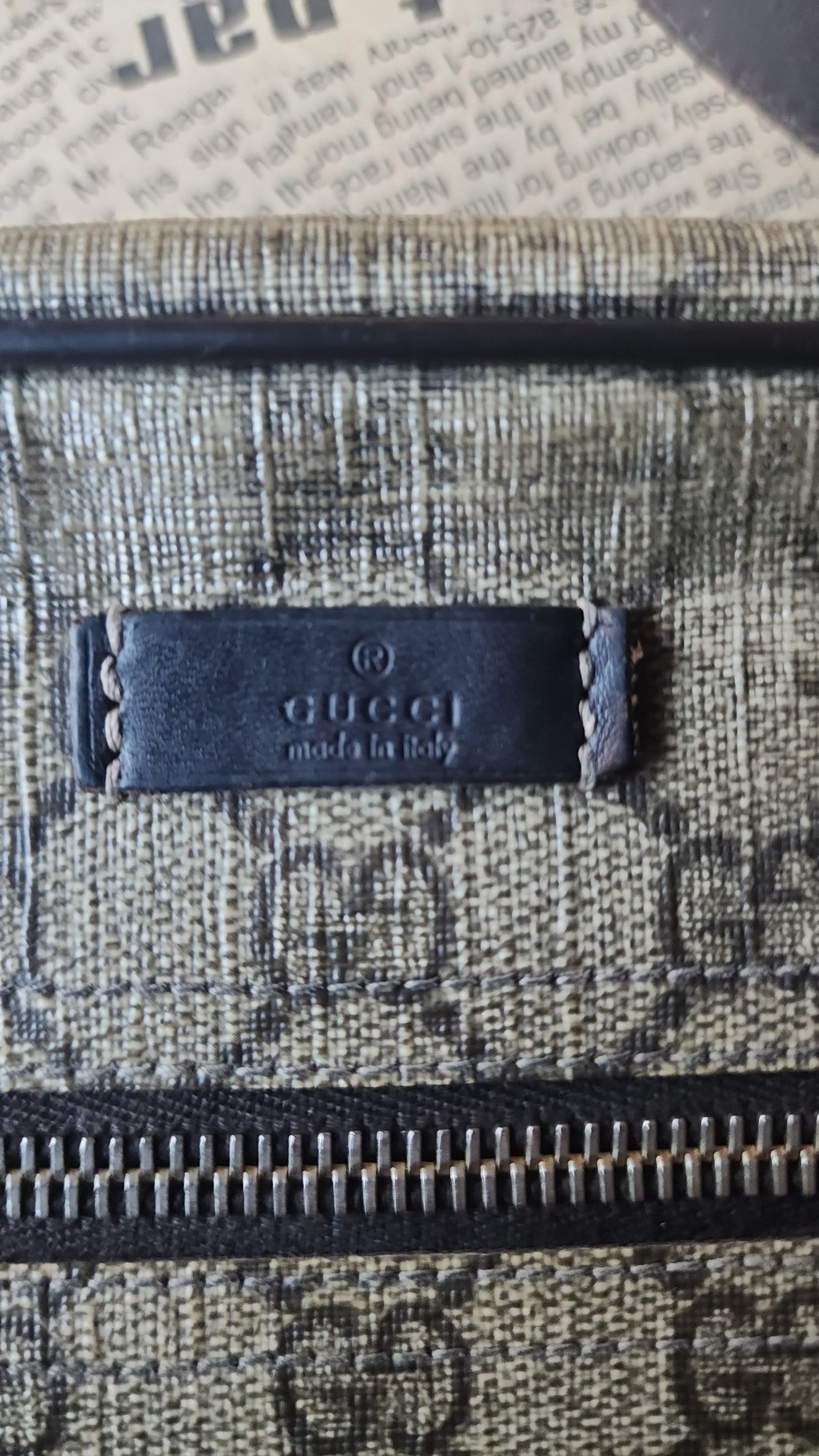 Gucci GG Supreme Canvas Shoulder Bag - Light Scuffs Pre_ Owned