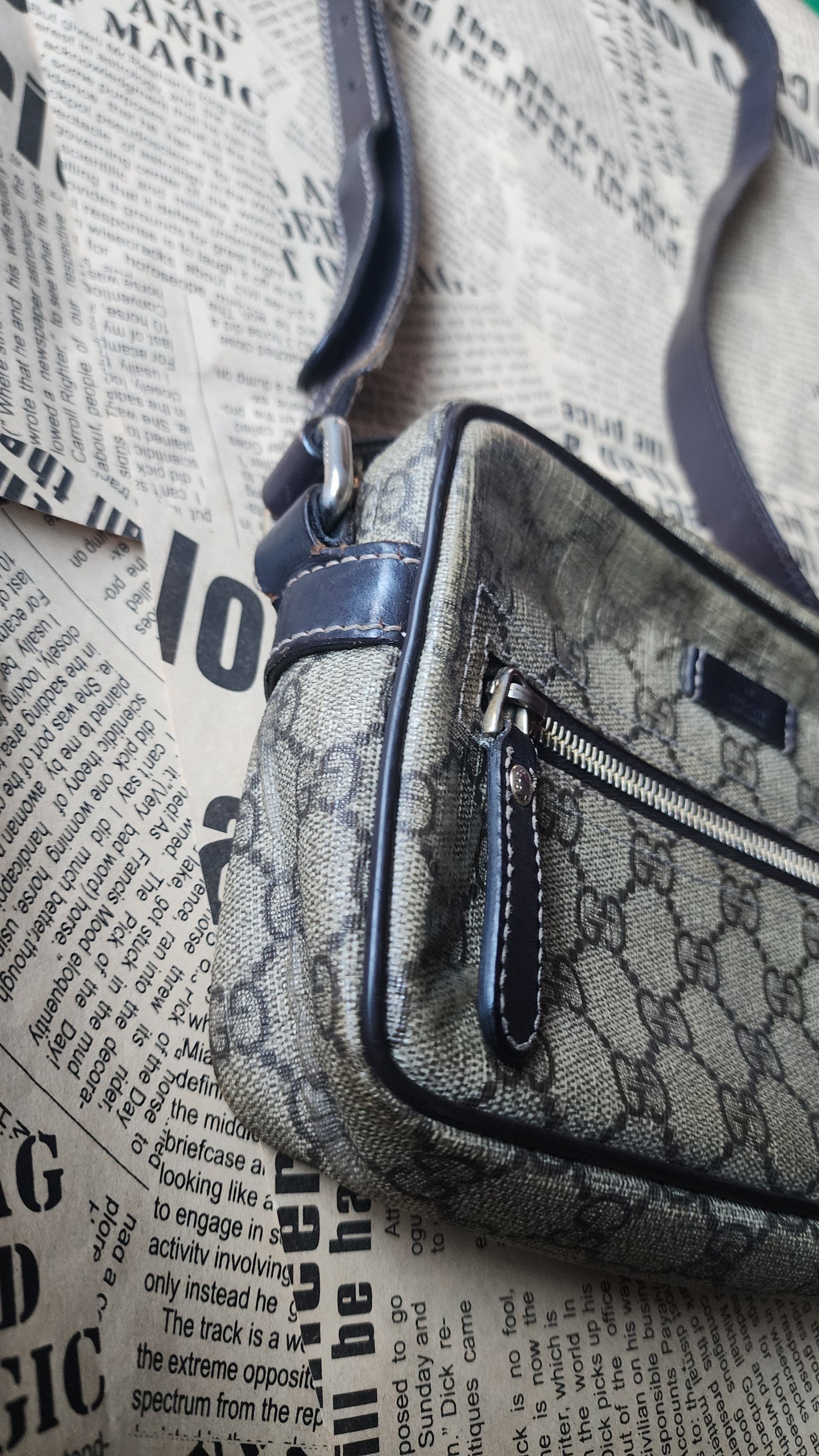 Gucci GG Supreme Canvas Shoulder Bag - Light Scuffs Pre_ Owned