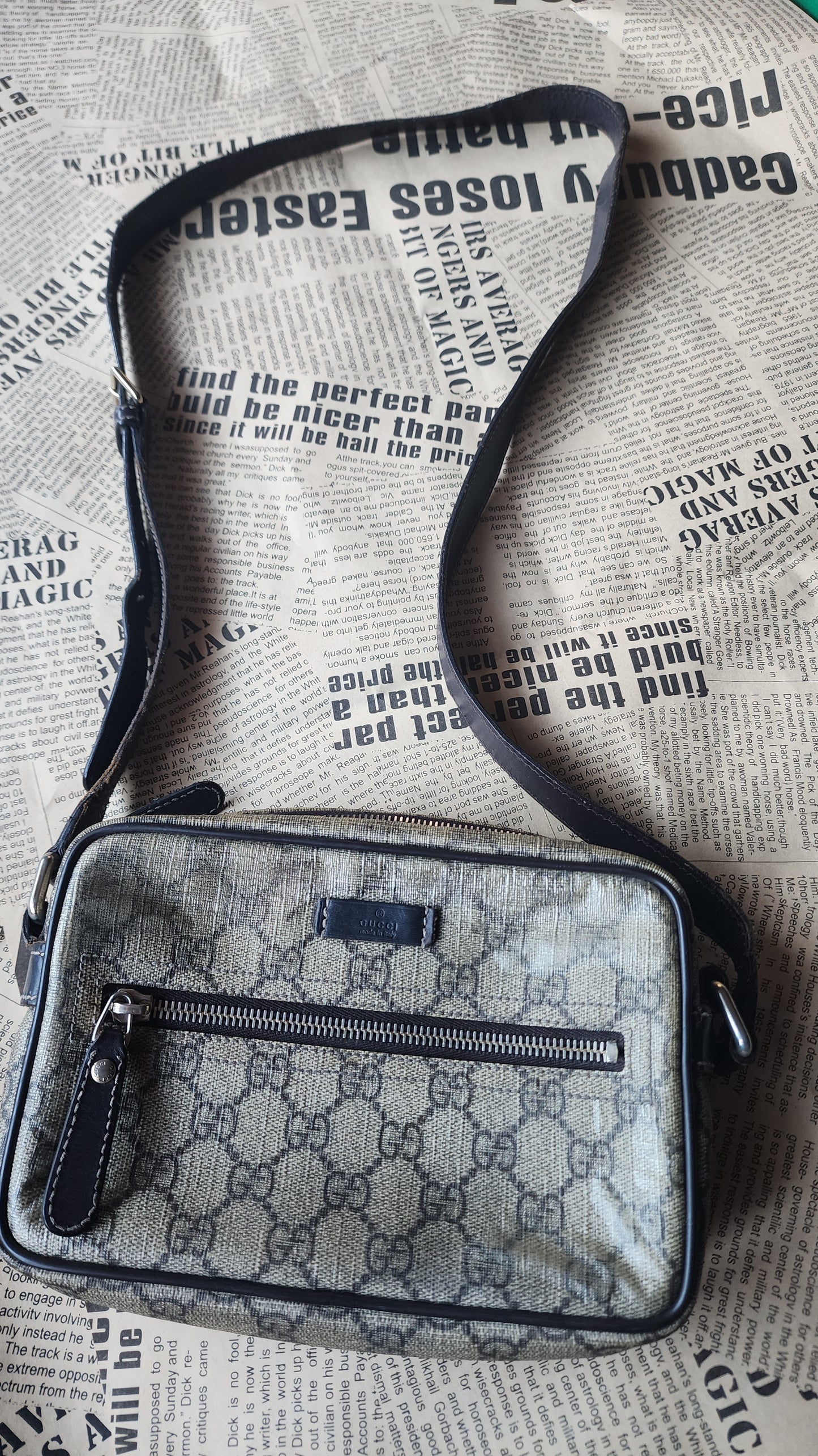 Gucci GG Supreme Canvas Shoulder Bag - Light Scuffs Pre_ Owned